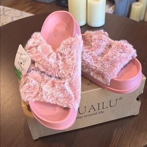 KUAILU fuzzy pink slippers size 6